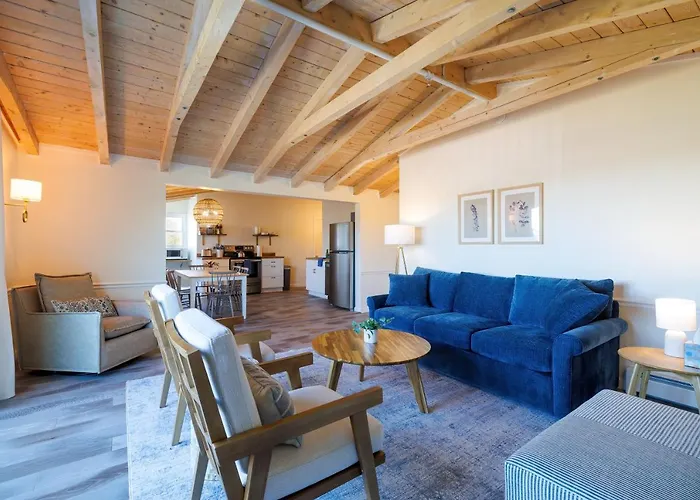 Top Floor Condo W/ Ocean Views Admirals Quarters